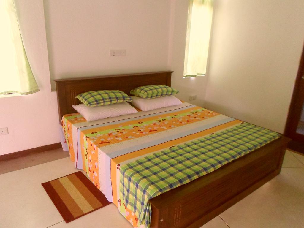 Nilas Guesthouse Хиккадува Экстерьер фото
