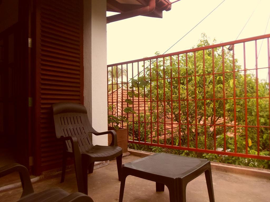 Nilas Guesthouse Хиккадува Номер фото
