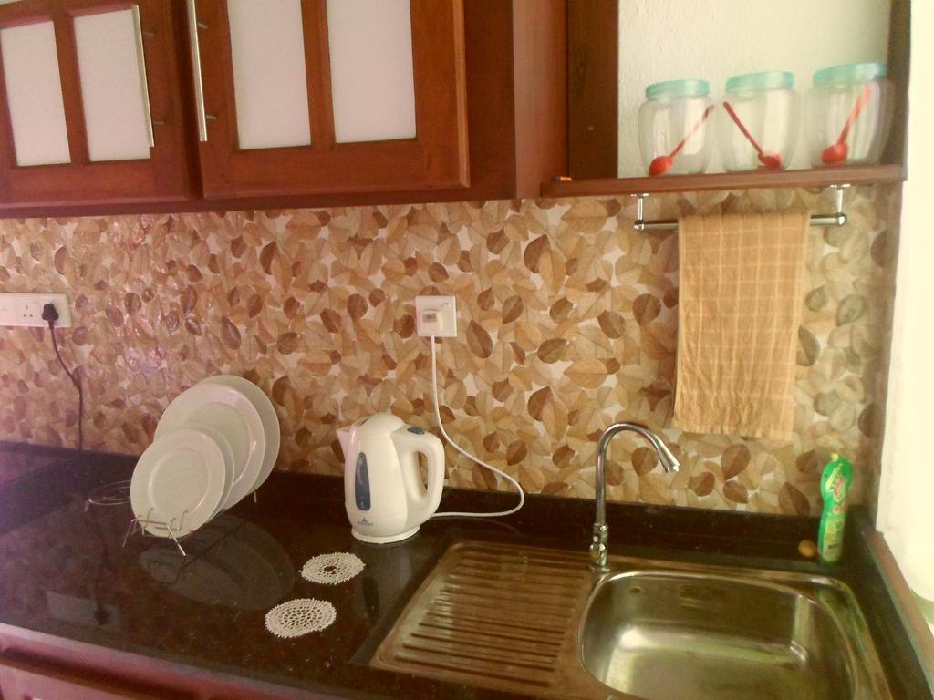 Nilas Guesthouse Хиккадува Номер фото