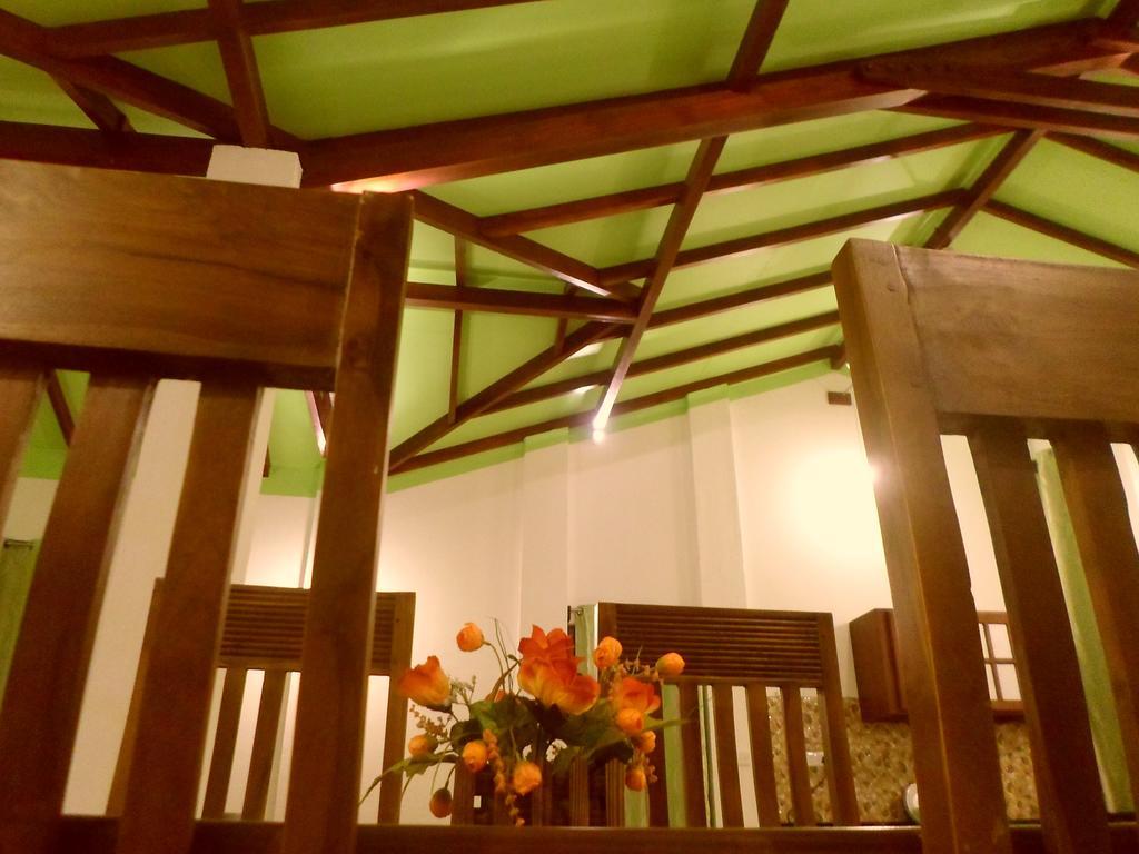 Nilas Guesthouse Хиккадува Номер фото