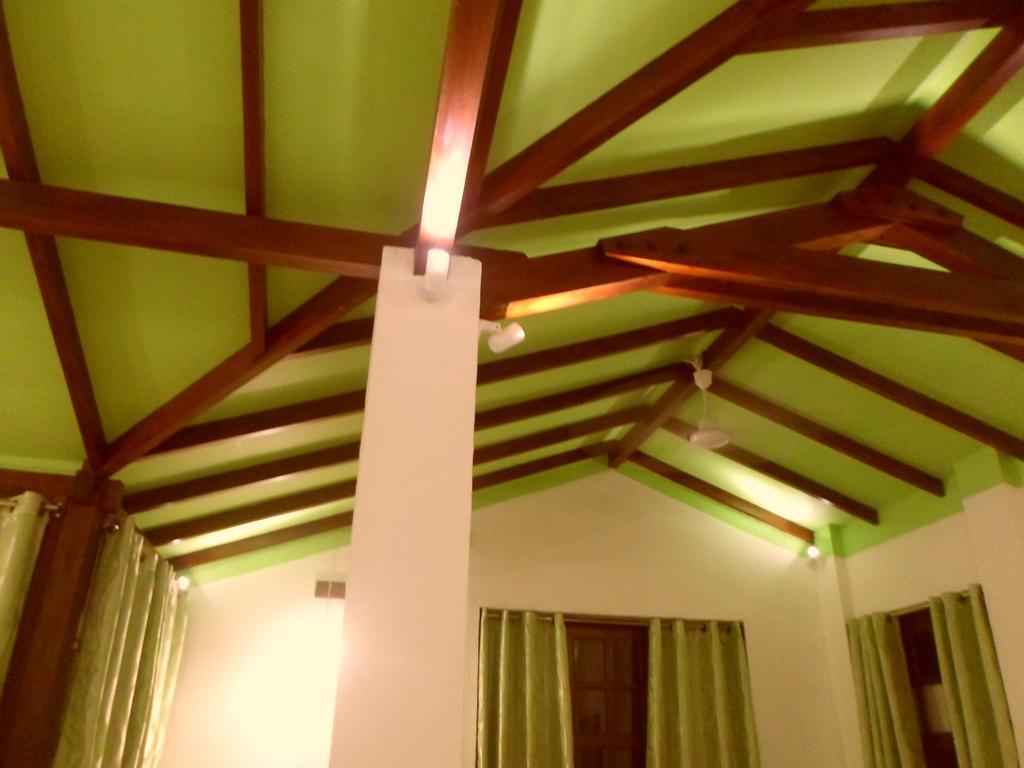 Nilas Guesthouse Хиккадува Номер фото