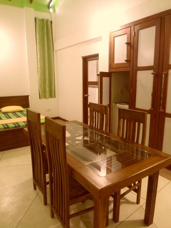 Nilas Guesthouse Хиккадува Номер фото