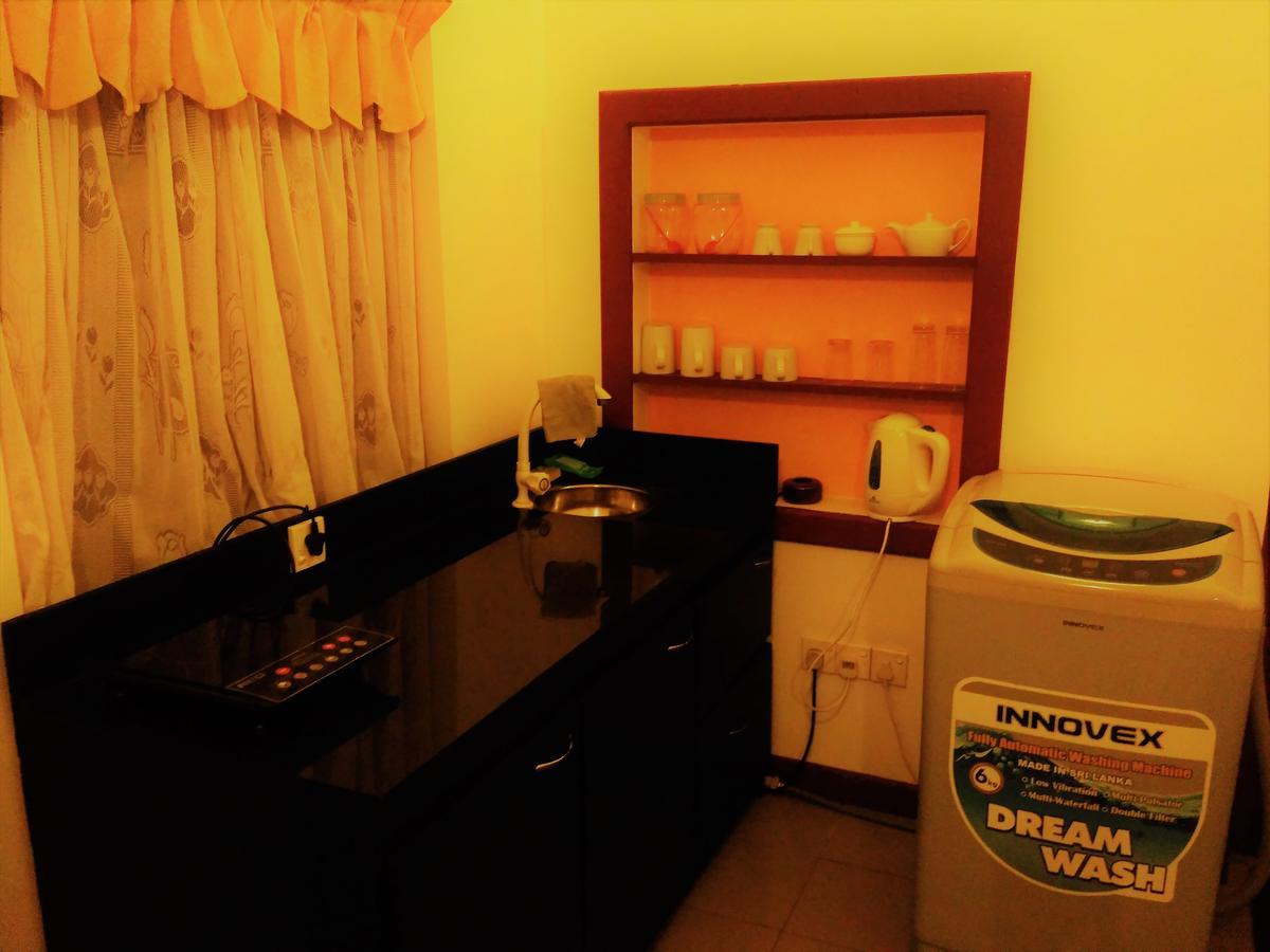 Nilas Guesthouse Хиккадува Экстерьер фото