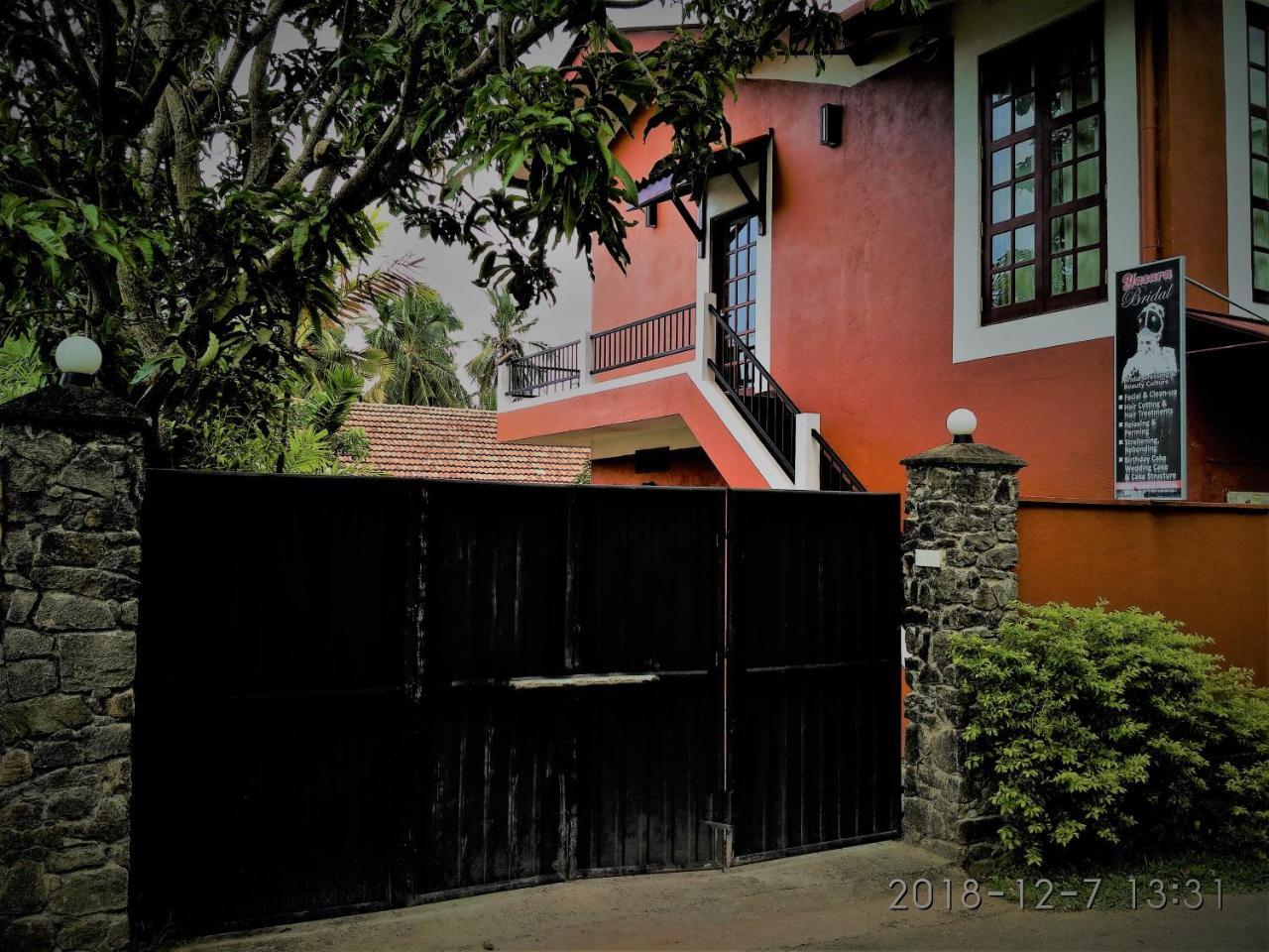 Nilas Guesthouse Хиккадува Экстерьер фото
