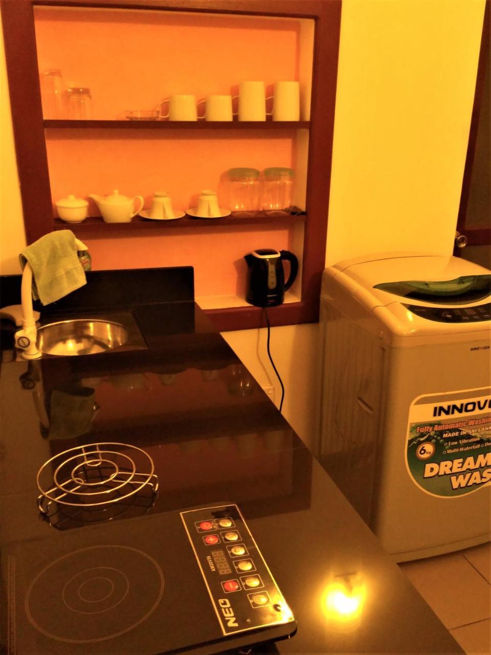 Nilas Guesthouse Хиккадува Экстерьер фото