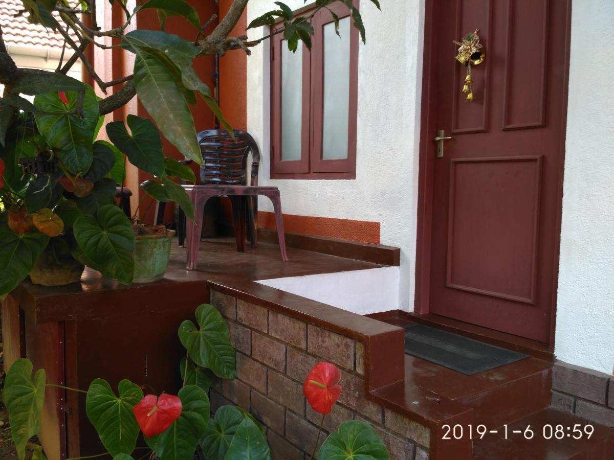 Nilas Guesthouse Хиккадува Экстерьер фото